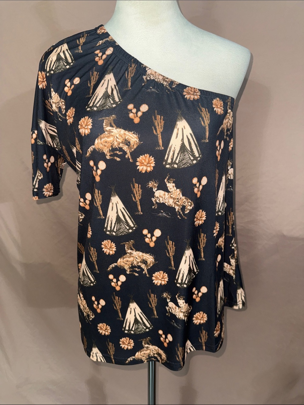 NWOT Women’s Sterling Kreek Off-Shoulder Cowboys and Indians Top XS Oversized